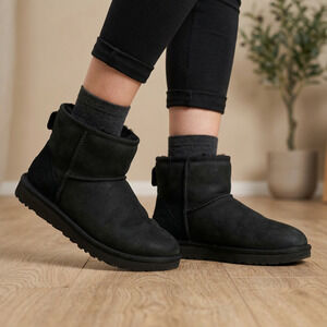 UGG Women’s Classic Mini II Boot Black Suede Cozy Luxury Size 9